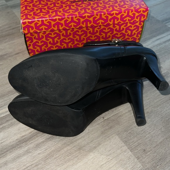 Tory Burch Black Bristol Bootie Calf size 9.5 - Picture 7 of 7